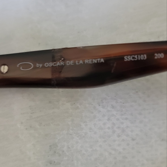 Cat-eye tortoise sunglasses. - Picture 4 of 4